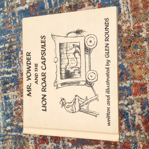 Glen Rounds Mr. Yowder and the Lion Roar Capsules Hardback Book - Picture 1 of 6